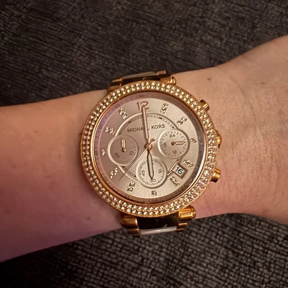 Michael Kors Rose Gold Parker Chronograph Watch – Elegant & Sparkly! - Picture 3 of 6
